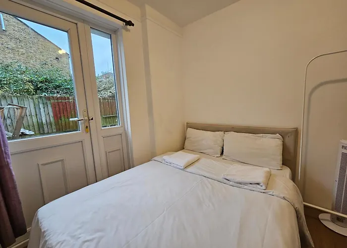 London E14 Rooms