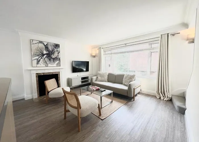 Split Level 2 Bed Apartment- Mayfair