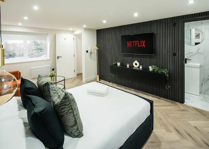 New 6Bed London House