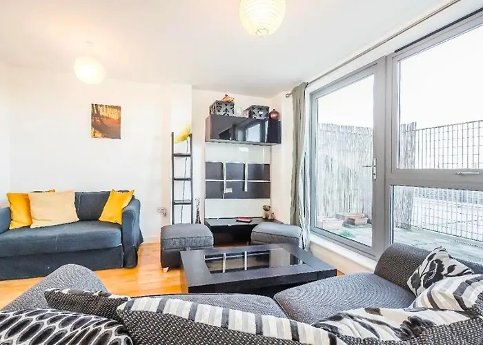 Modern Central Flat With A View, 2 Bett - O2, Excel, Perfect For Corporates, Contractors