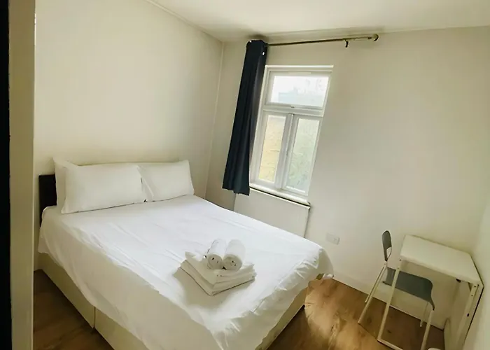 Double Room In A Specious House In Seven Sisters