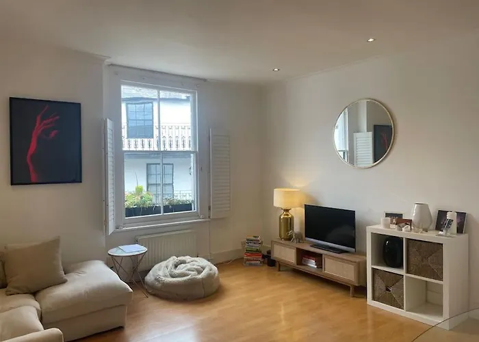 Spacious 1-Bedroom Apartment In Belsize Village