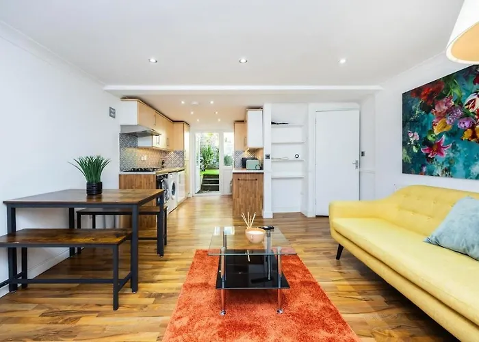 Stylish 2-Bedroom In The Aldgate