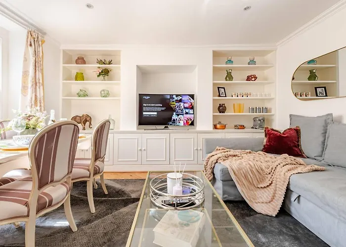 Secluded Modern Private Apartment By Buckingham Palace