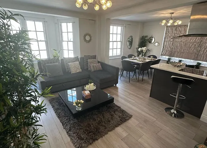 Spacious 3 Bedroom Flat In The Heart Of London