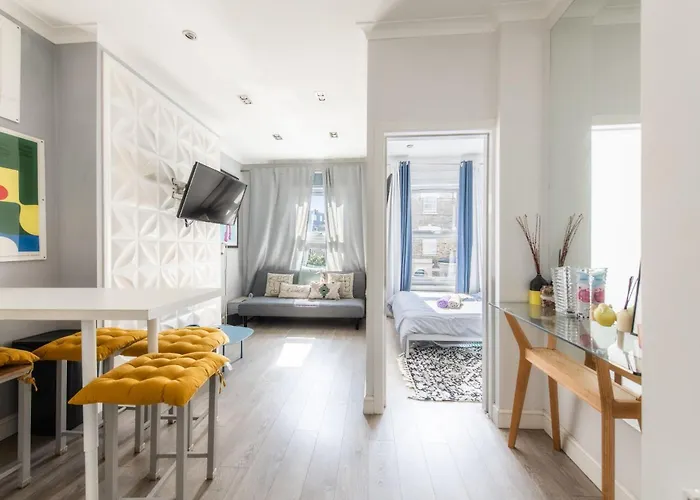 Stylish Flat In West Hampstead