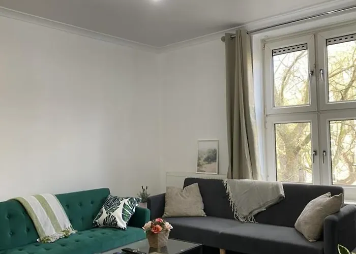 Entire Spacious Apartment - Close To Central London