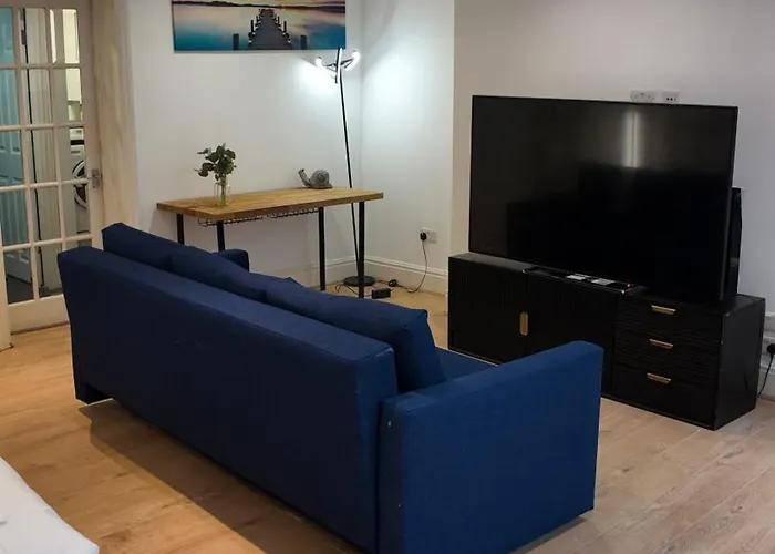 Ideal 2Bhk In Upper Berkeley Bk1
