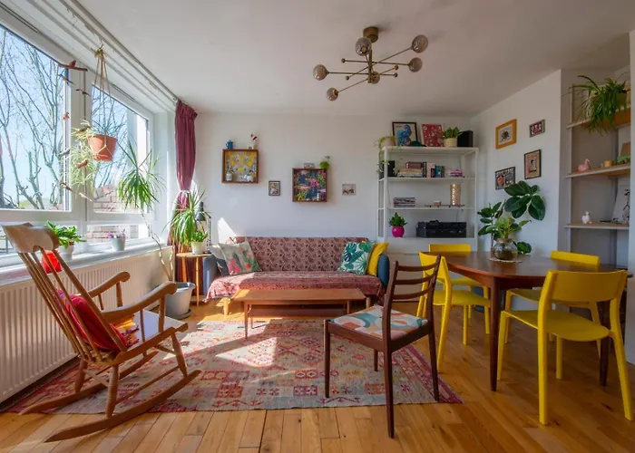 Cosy 2Bd Flat, Easy Access To City & Nature