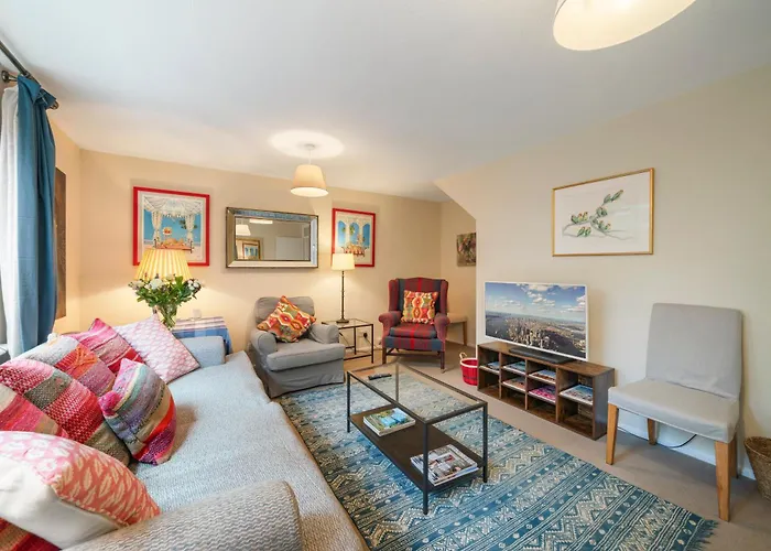 Fantastic Split-Level Flat Next To Battersea Park