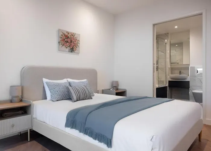 Modern 1-Bedroom - Stunning Canary Wharf Views