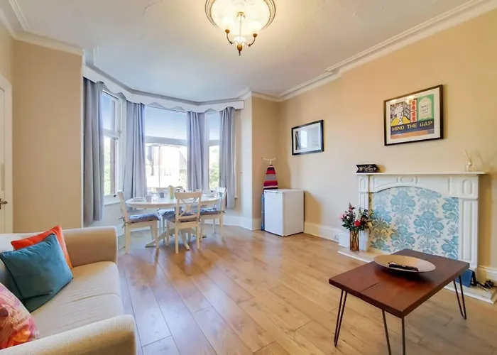 Spacious Ealing Broadway Apartment