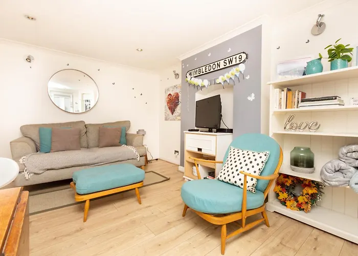 Stunning, Stylish Garden Flat In The Heart Of Wimbledon