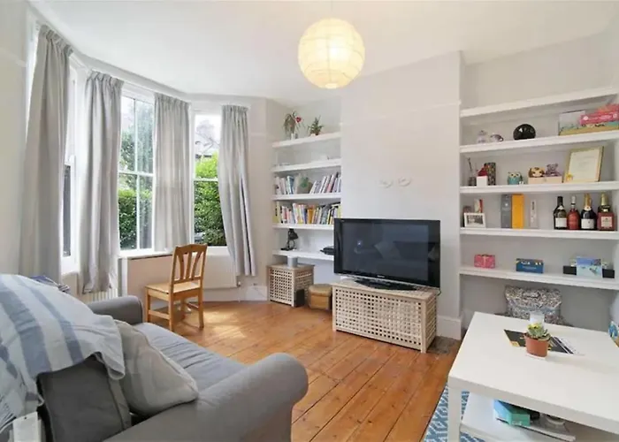 Rustic Garden House In The Heart Of East London