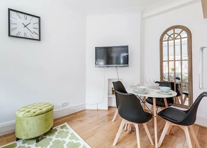 Trendy Covent Garden Apartment