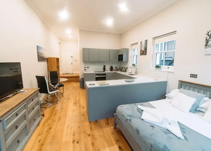 Flat 3, Cromwell Road, 1 Bedroom Studio Apartment