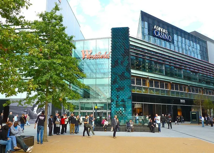 Top Floor Luxury And Spacious 2 Bedroom Apartment In Stratford
