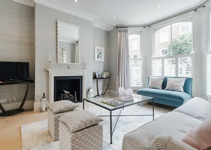 Chic Wandsworth Home With Patio By Underthedoormat