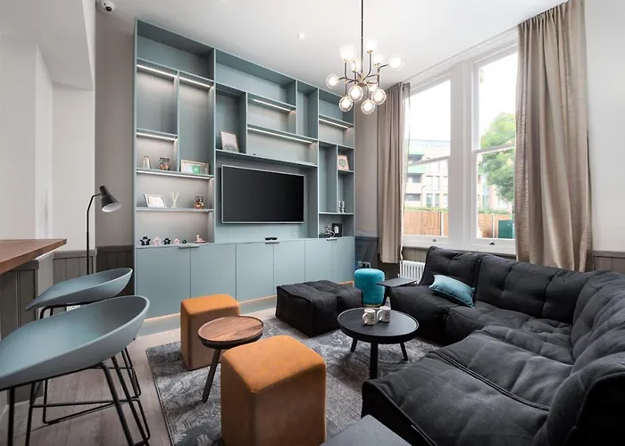 Queen\'S Drive Aparthotel