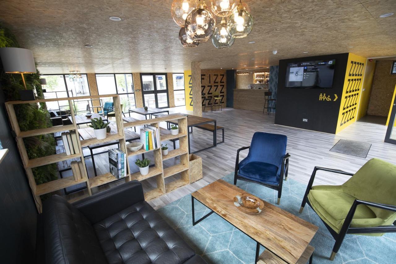 Hotel Snoozebox Stratford London