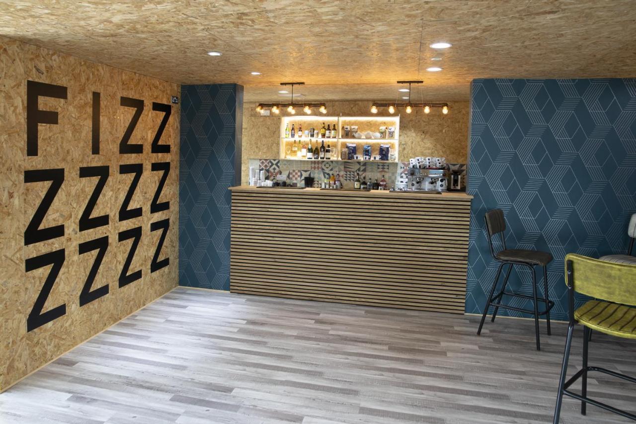 Snoozebox Stratford Hotel *