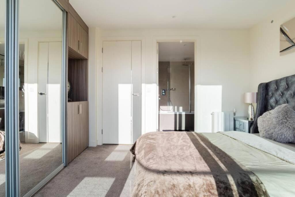 Luxury River Side Penthouse Apartment *