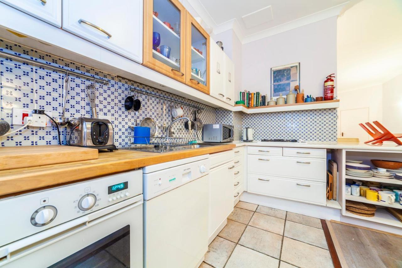 Kynance Mews Rustic And Unique Three Bedroom Mews House With A Private Courtyard Holiday home London
