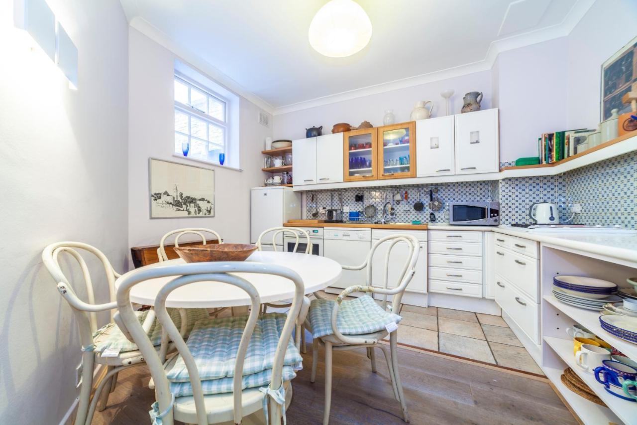 Kynance Mews Rustic And Unique Three Bedroom Mews House With A Private Courtyard Holiday home London
