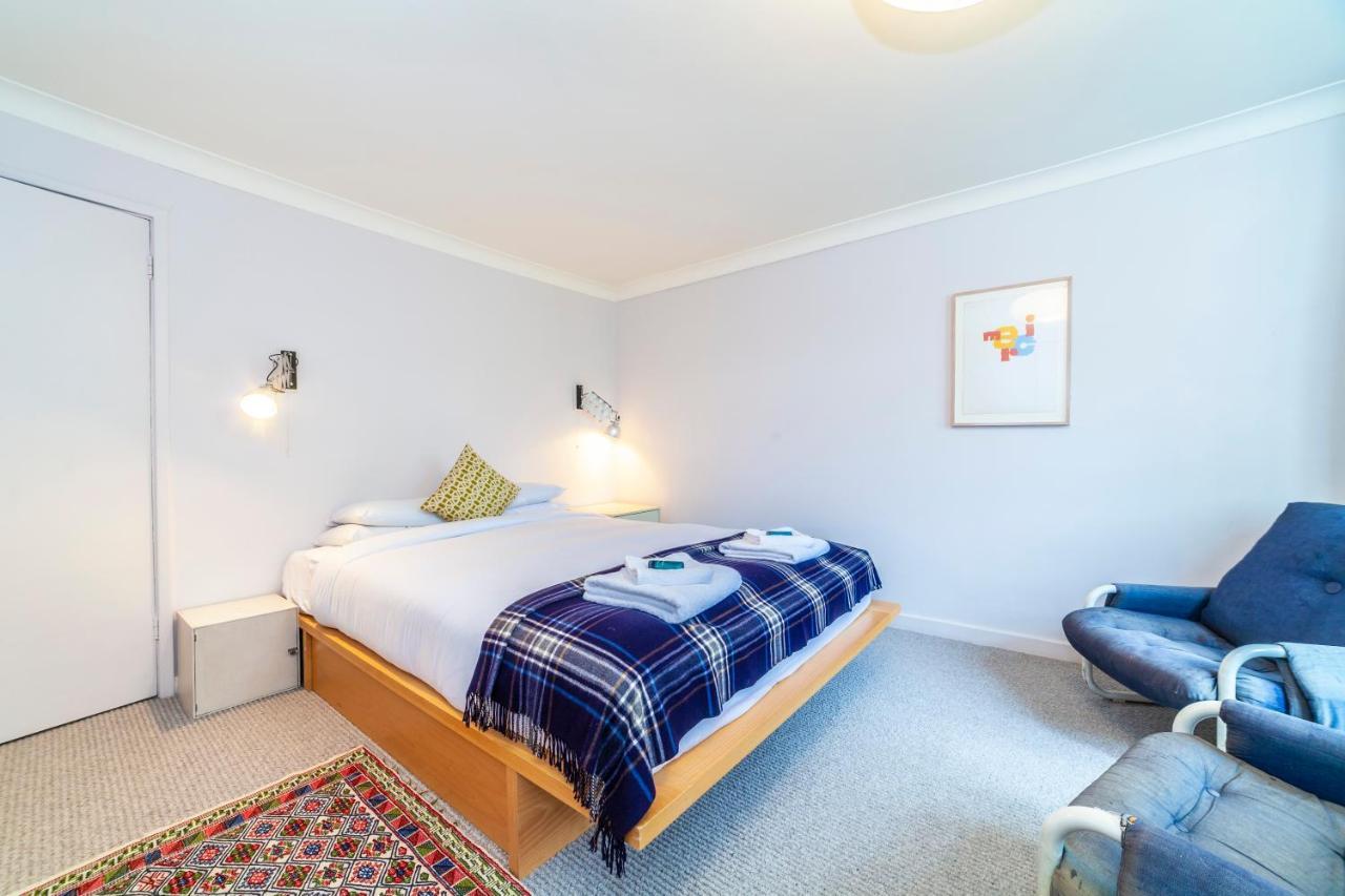 Holiday home Kynance Mews Rustic And Unique Three Bedroom Mews House With A Private Courtyard London