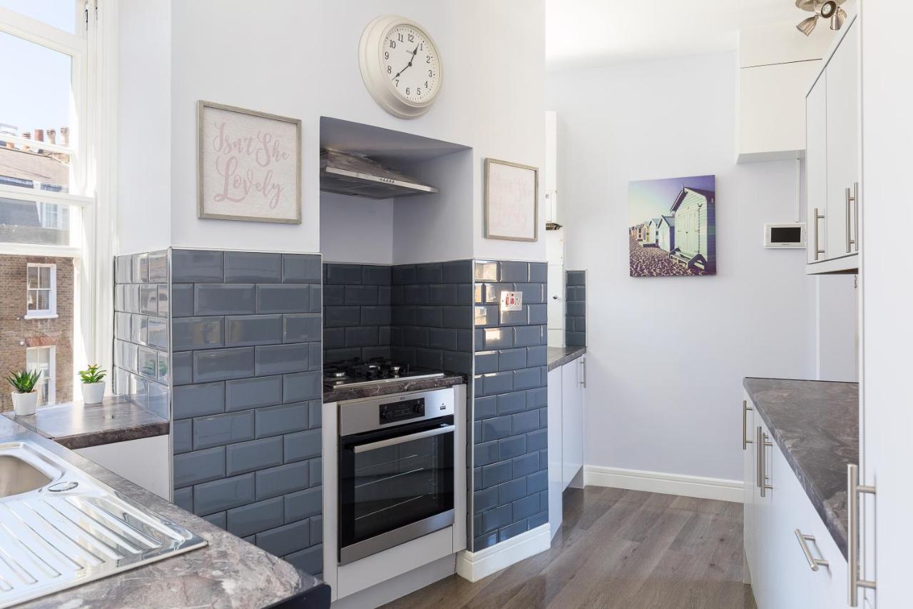 24 Molyneux Street Apartment *