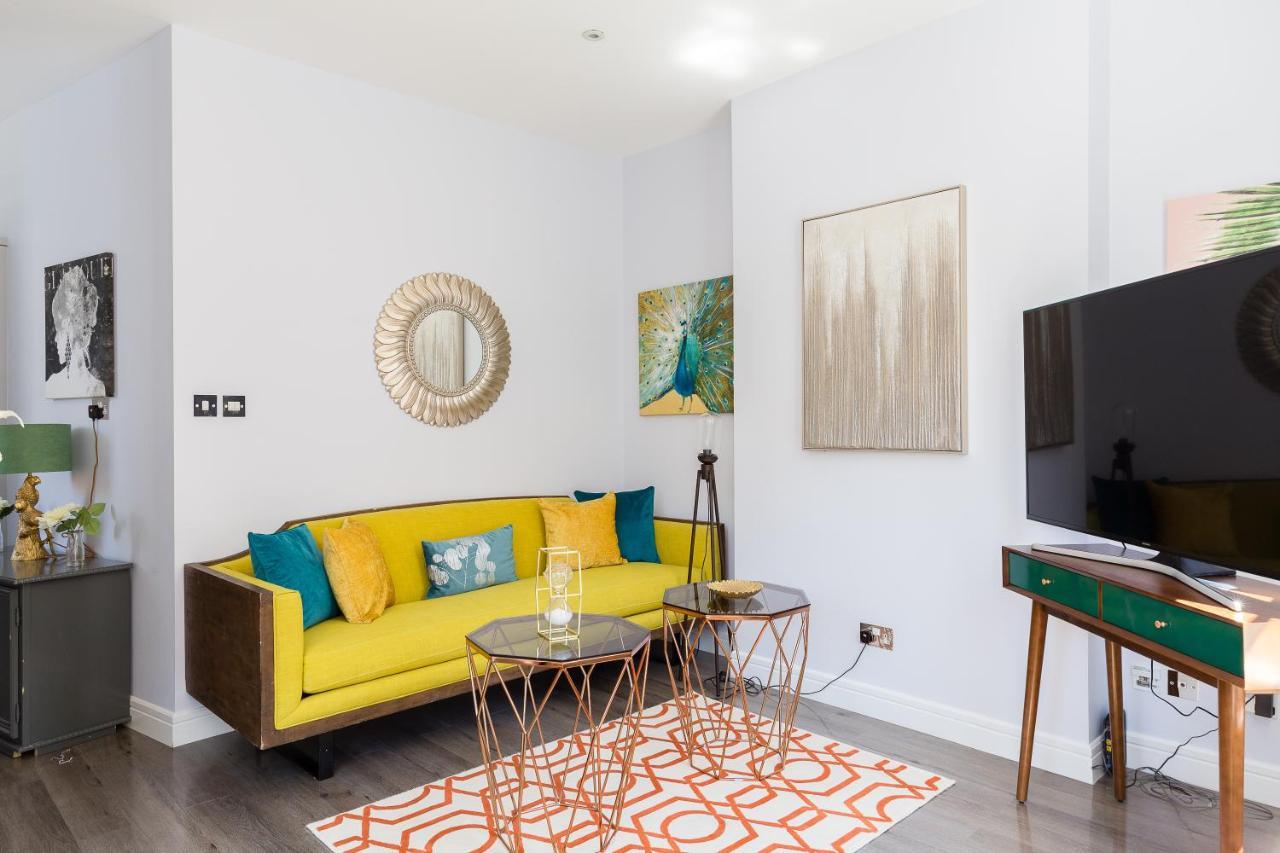 24 Molyneux Street *