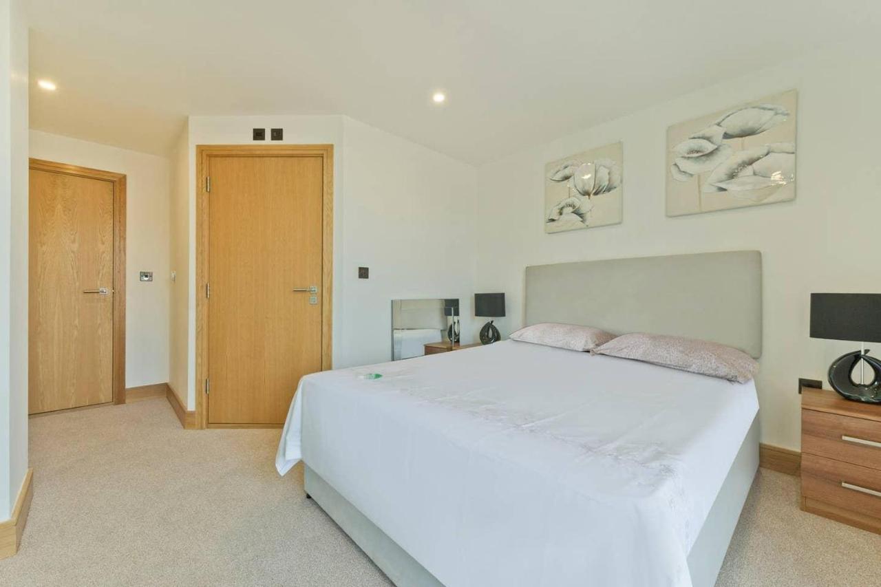 Comfortable Two Bedroom Apt In The Heart Of Kings Cross Area * Londra