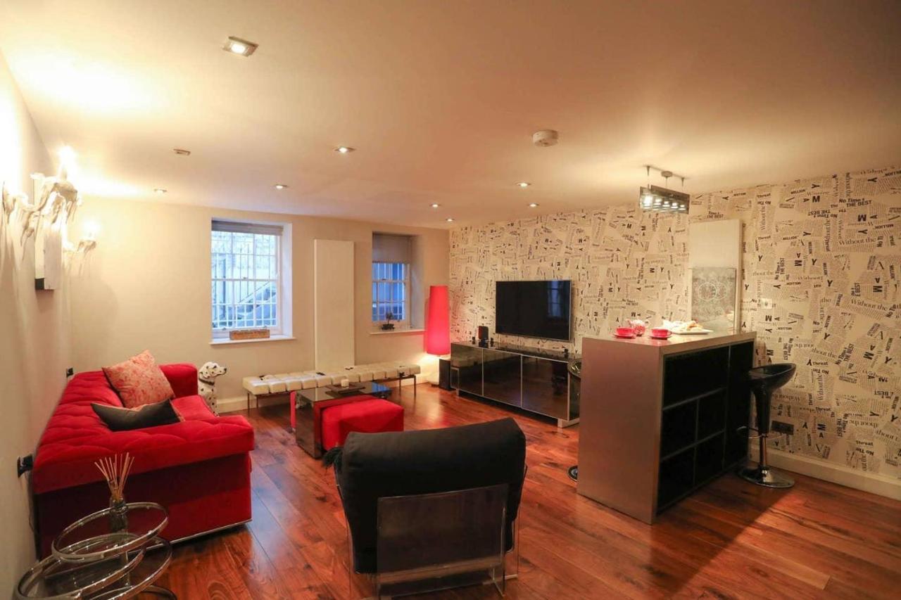 Lovely 2 Bed Garden Flat Warren Street * Londra