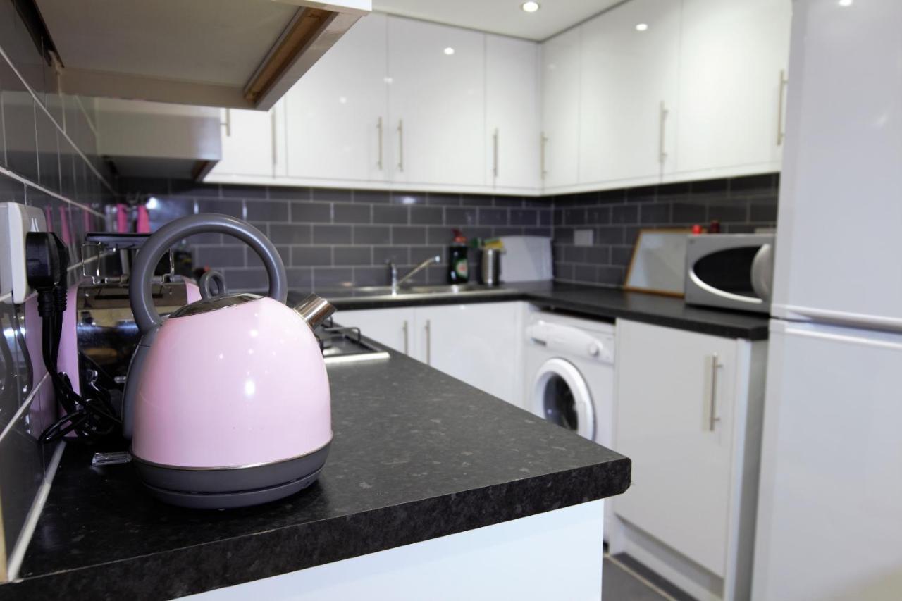 Stylish 2 Bedroom In The Heart Of Greenwich Apartment