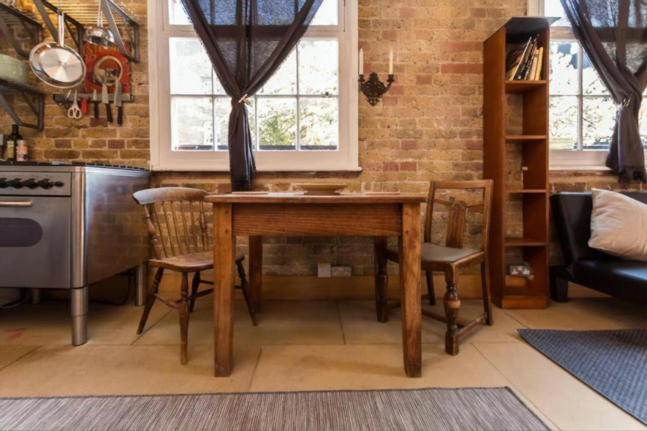 Wash House Historic Film Location House, East London * Londen
