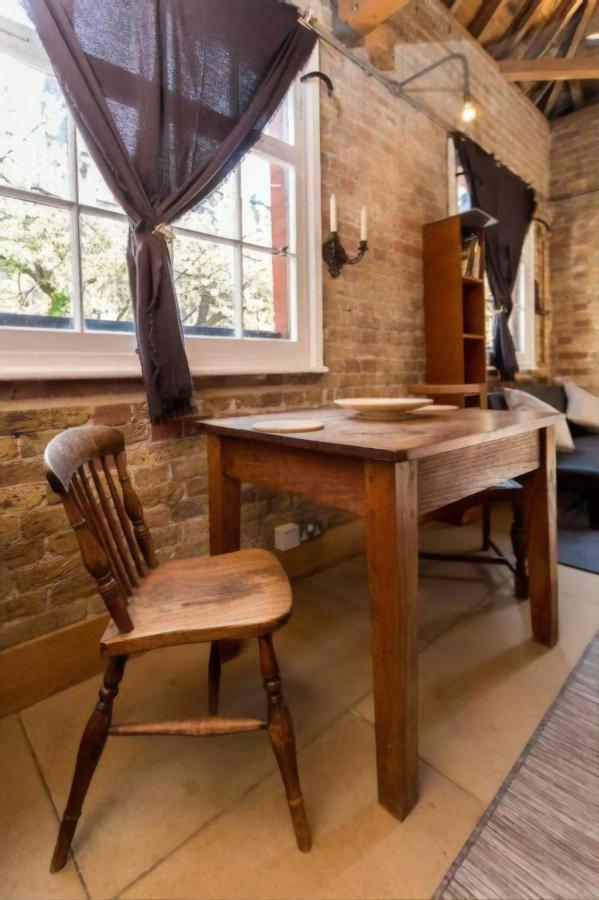 Wash House Historic Film Location House, East London Londen