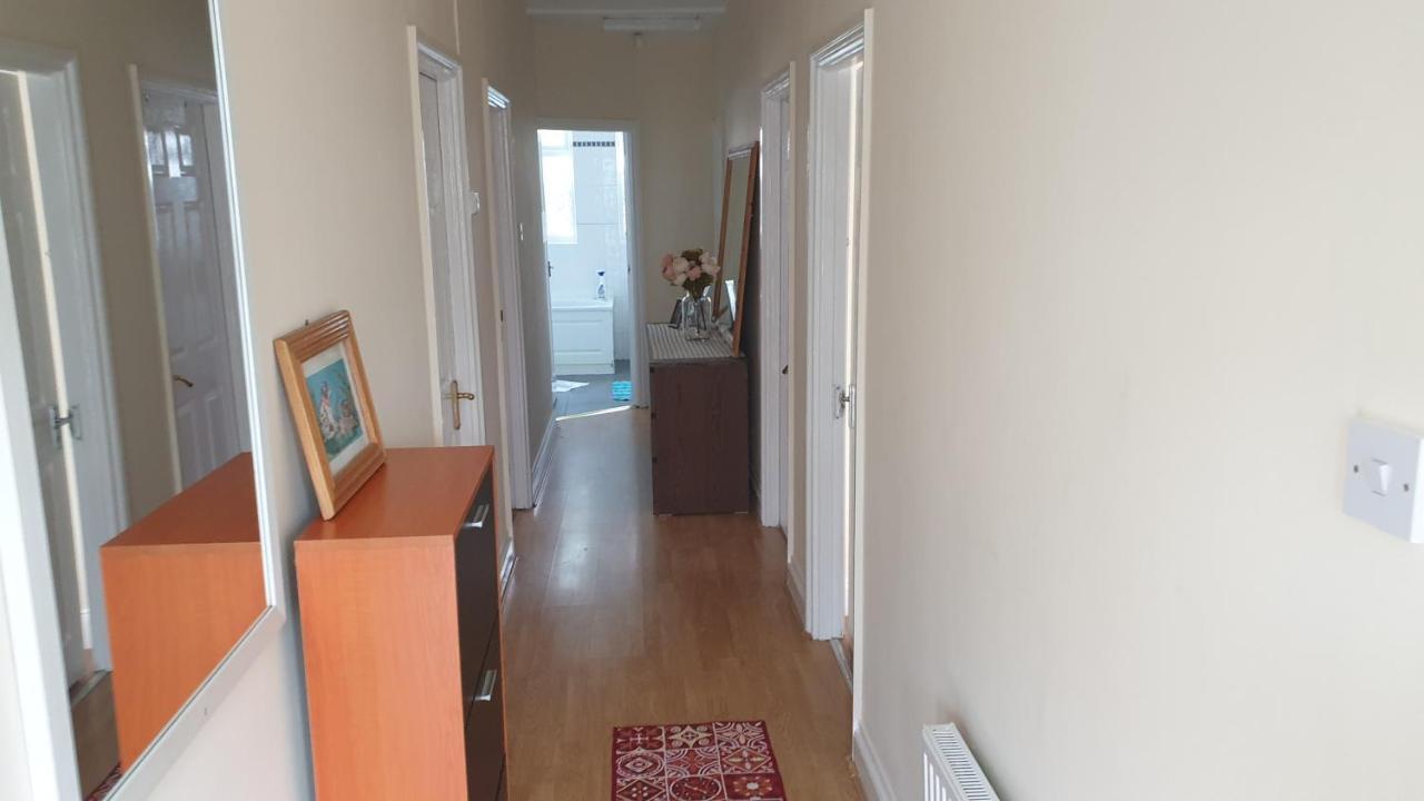 Privat overnatting Guess Bungalow Wembley *