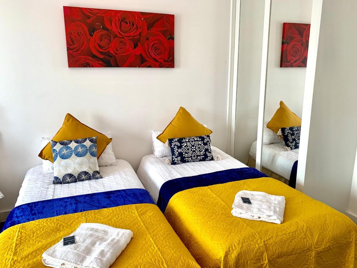 2-bedrooms Modern Next To Velodrome, Lounge, Balcony, Parking, Abba Lägenhet London