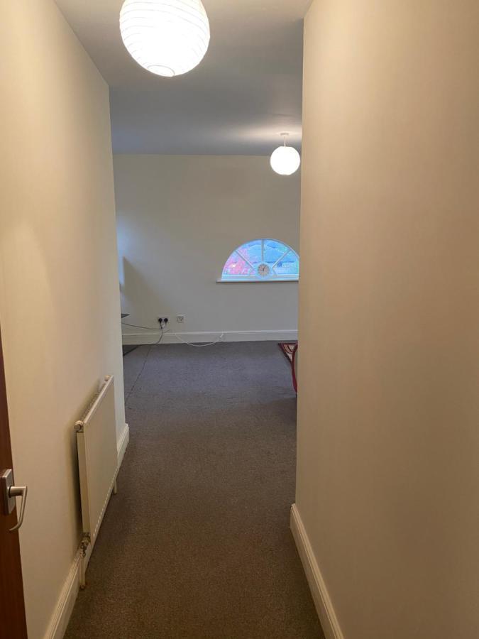 Spacious Neat Penthouse With Great View In * Londen