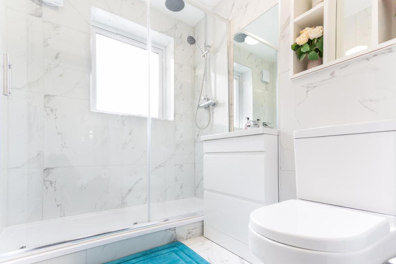 Modern Close To Apartment London