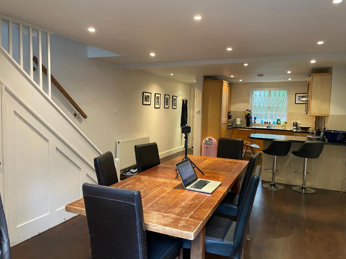 Luxury Central 3 Bedroom Family House Holiday home London