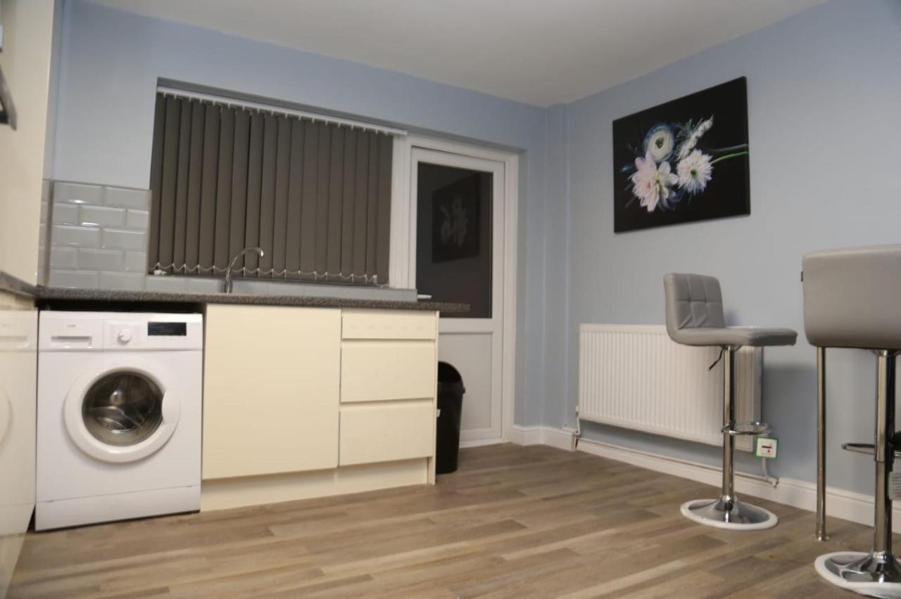 Budget 4-bed House In Woolwich Holiday home London