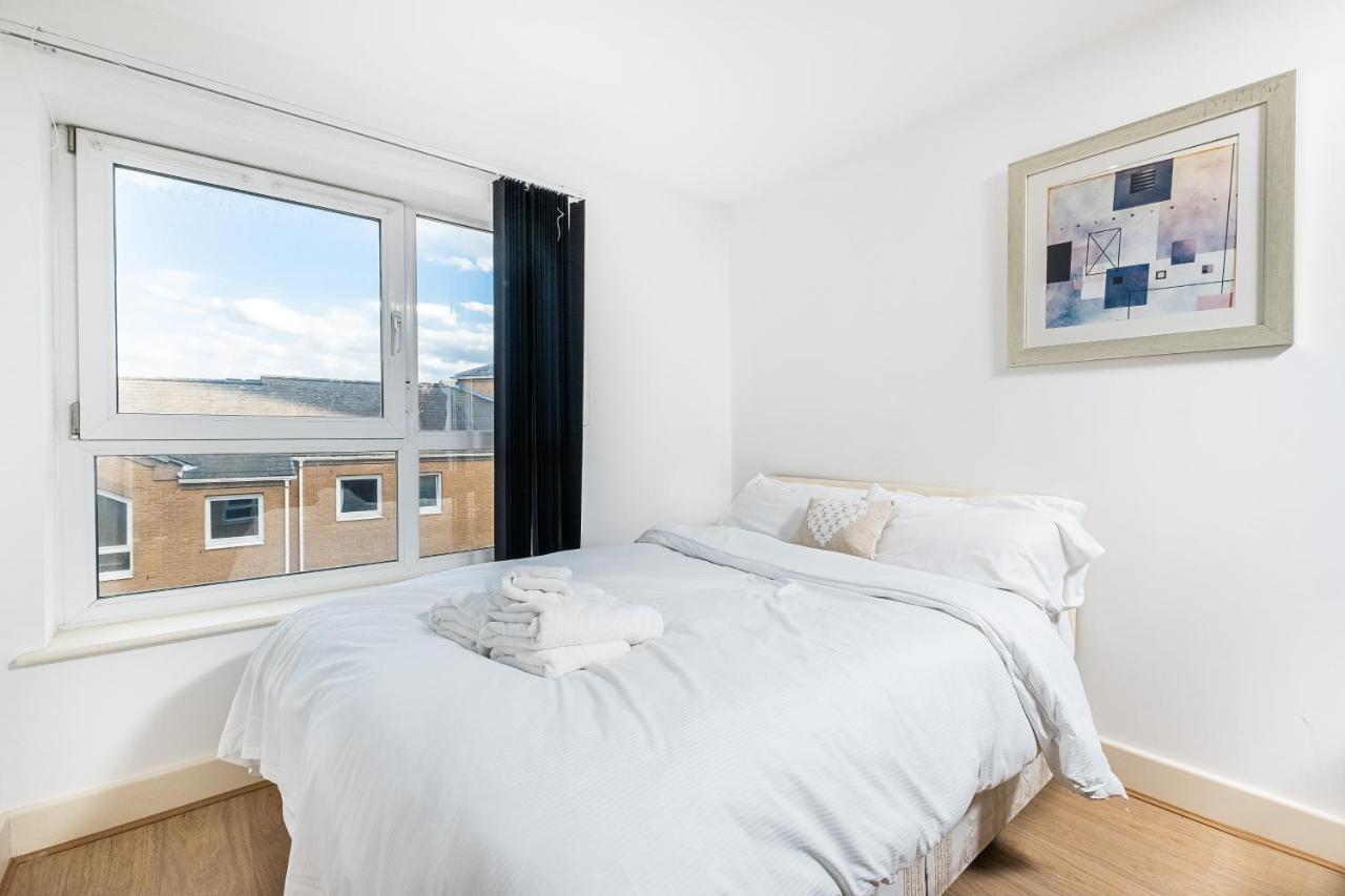 Canary Wharf/docklands/excel Spacious Apt E14 London