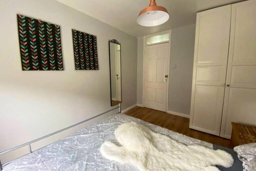 Two Bedroom Garden Flat In Zone 2 Appartamento *