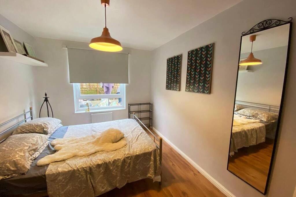 Two Bedroom Garden Flat In Zone 2 Appartamento *