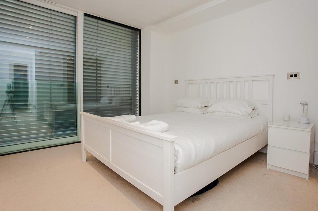 Beautiful Newly Renovated 2 Bed In Bank Appartamento *