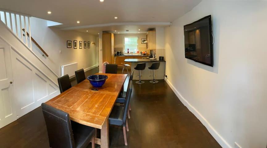 Luxury Central 3 Bedroom Family House