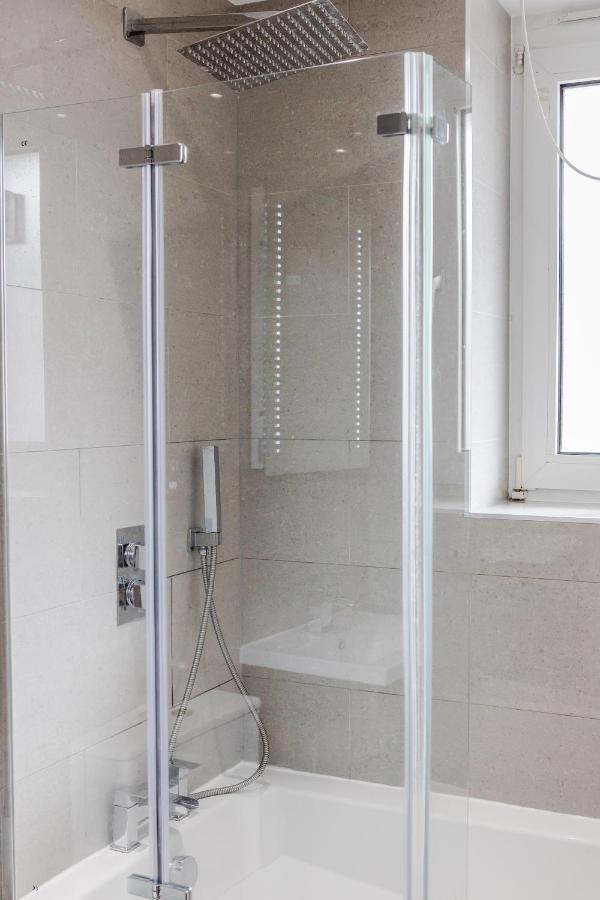 Luxury Chic Near Canary Wharf, Excel, O2 & Stratford Londra