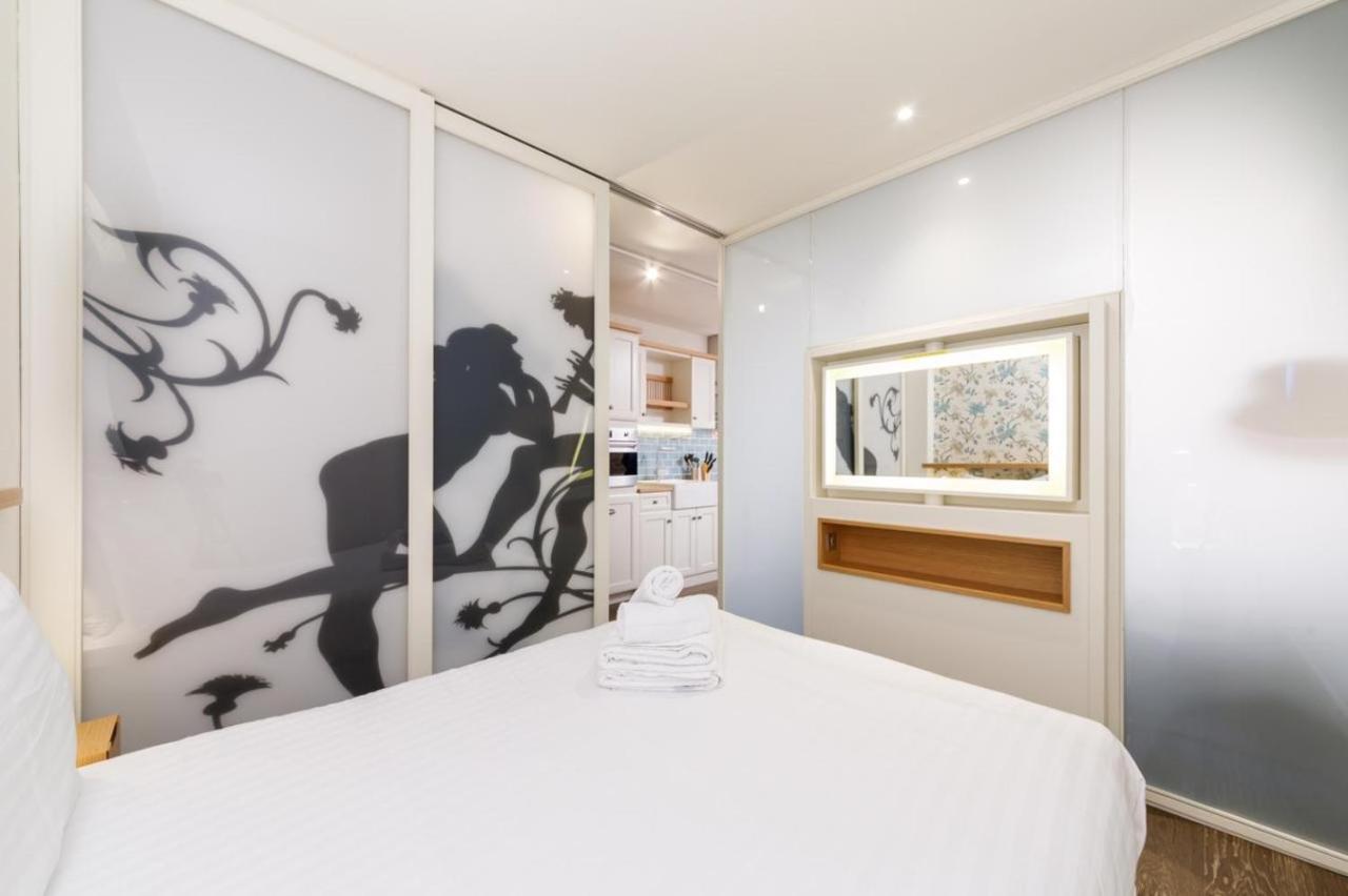 Bridge Boutique By Viridian *