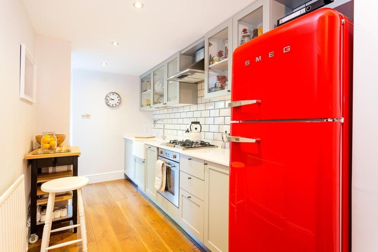 Beautifully Styled Modern With Garden Londra
